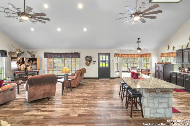 Listing photo id 19 for 2112 Eichman Rd