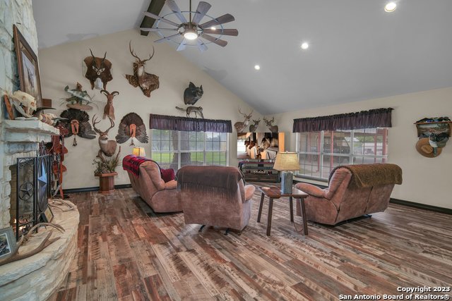 Listing photo id 20 for 2112 Eichman Rd