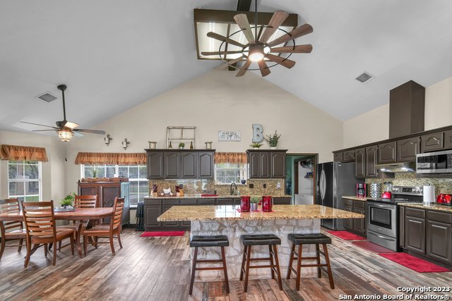 Listing photo id 22 for 2112 Eichman Rd