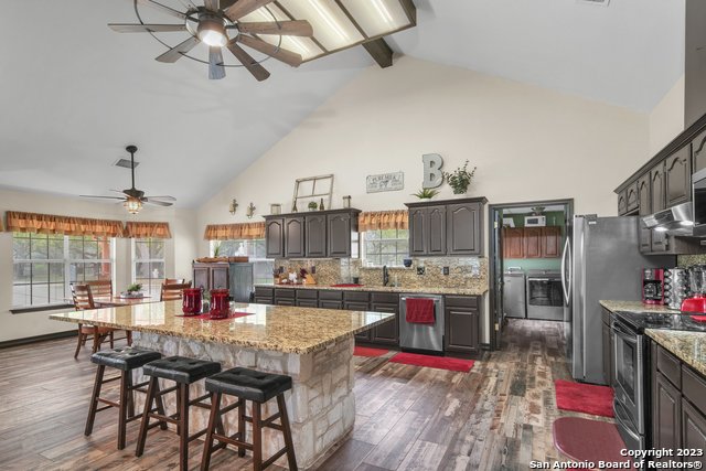 Listing photo id 23 for 2112 Eichman Rd