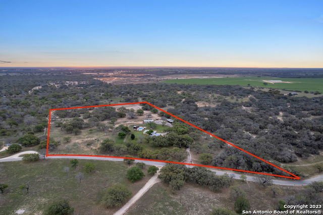 Listing photo id 1 for 2112 Eichman Rd