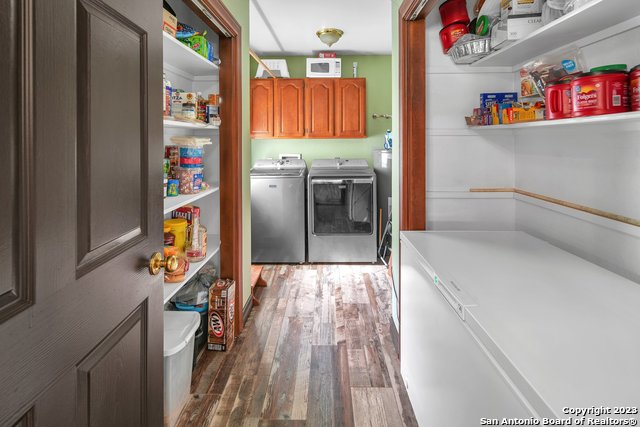 Listing photo id 37 for 2112 Eichman Rd