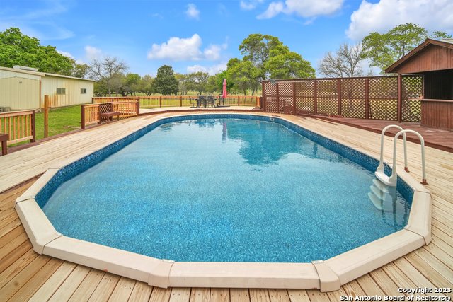 Listing photo id 42 for 2112 Eichman Rd