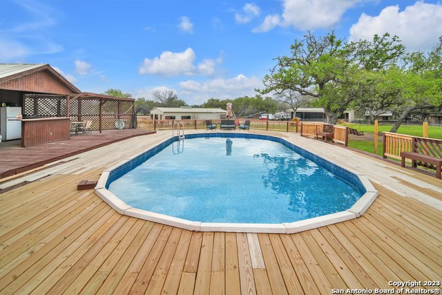 Listing photo id 44 for 2112 Eichman Rd