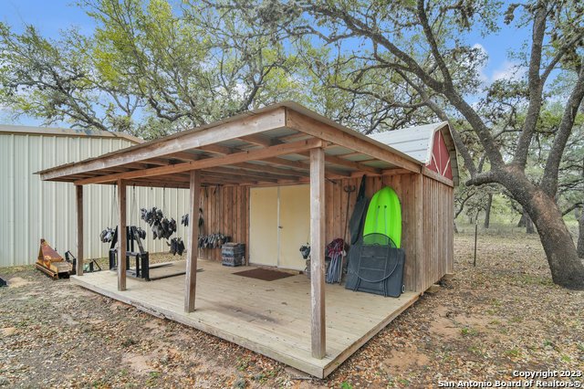 Listing photo id 50 for 2112 Eichman Rd