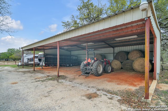 Listing photo id 51 for 2112 Eichman Rd