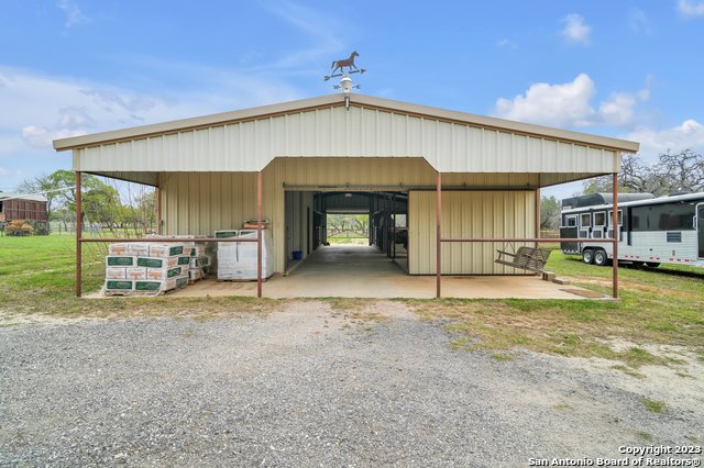 Listing photo id 53 for 2112 Eichman Rd