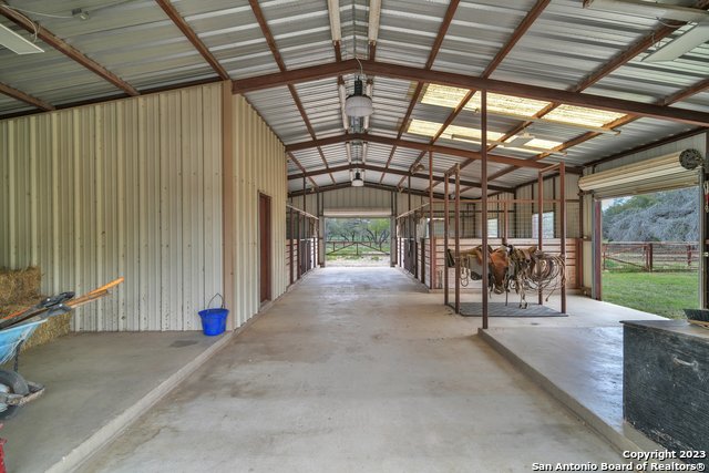 Listing photo id 54 for 2112 Eichman Rd