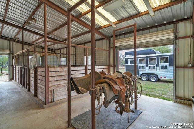 Listing photo id 57 for 2112 Eichman Rd