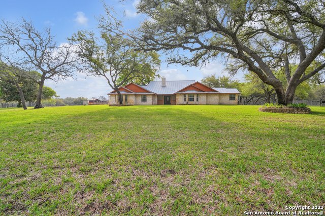 Listing photo id 4 for 2112 Eichman Rd