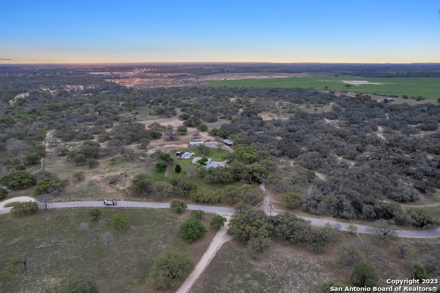 Listing photo id 7 for 2112 Eichman Rd