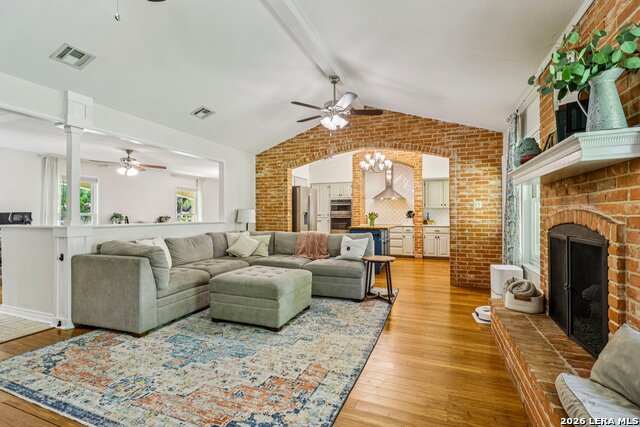 Image 10 of 37 For 15719 Blue Creek St