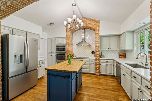 Image 15 of 37 For 15719 Blue Creek St