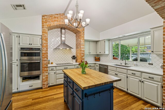 Image 16 of 37 For 15719 Blue Creek St