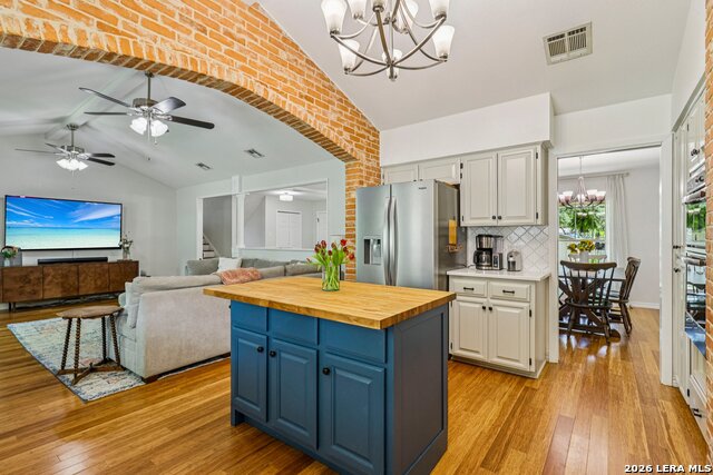 Image 17 of 37 For 15719 Blue Creek St