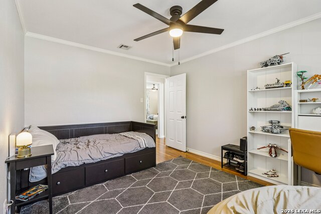 Image 26 of 37 For 15719 Blue Creek St