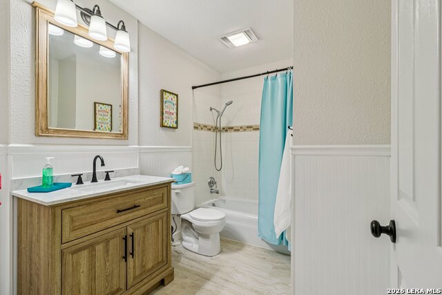 Image 29 of 37 For 15719 Blue Creek St