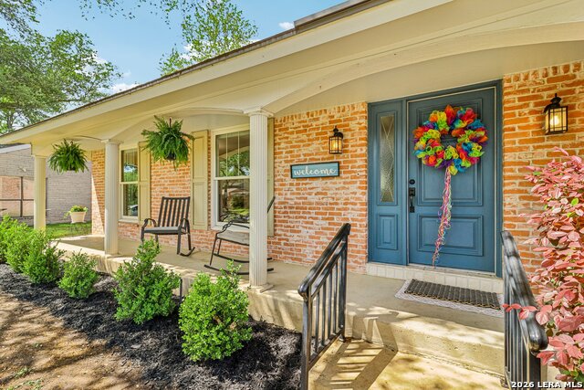 Image 4 of 37 For 15719 Blue Creek St