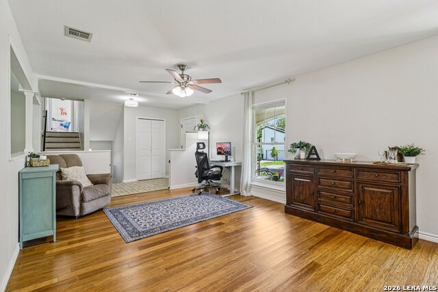 Image 7 of 37 For 15719 Blue Creek St