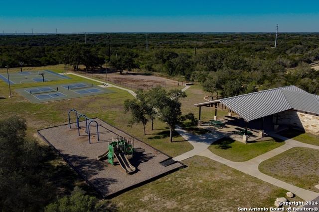 Image 26 of 29 For 214 Bonnie Bend