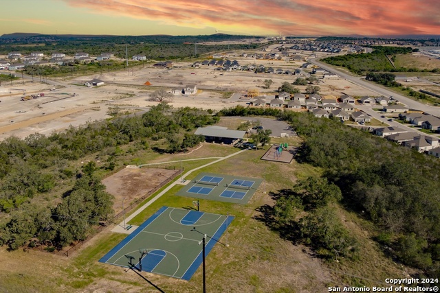 Image 28 of 29 For 214 Bonnie Bend