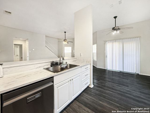 Image 11 of 26 For 8426 Maple Ridge