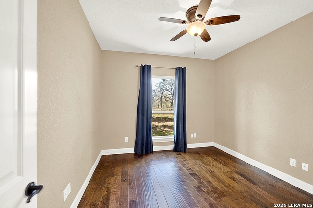 Listing photo id 27 for 1224 Fm 3432