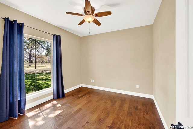 Listing photo id 30 for 1224 Fm 3432