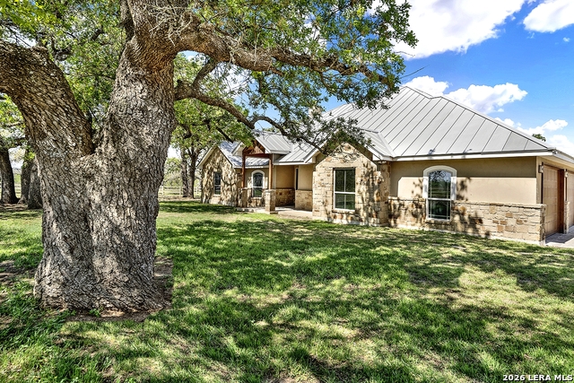 Listing photo id 2 for 1224 Fm 3432