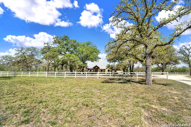Listing photo id 44 for 1224 Fm 3432