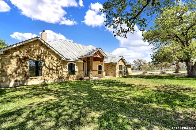 Listing photo id 3 for 1224 Fm 3432
