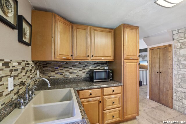 Image 16 of 35 For 122 Nueces  