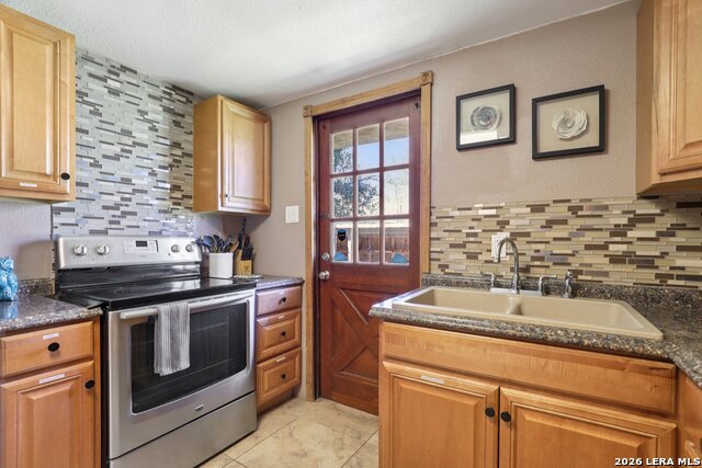 Image 17 of 35 For 122 Nueces  