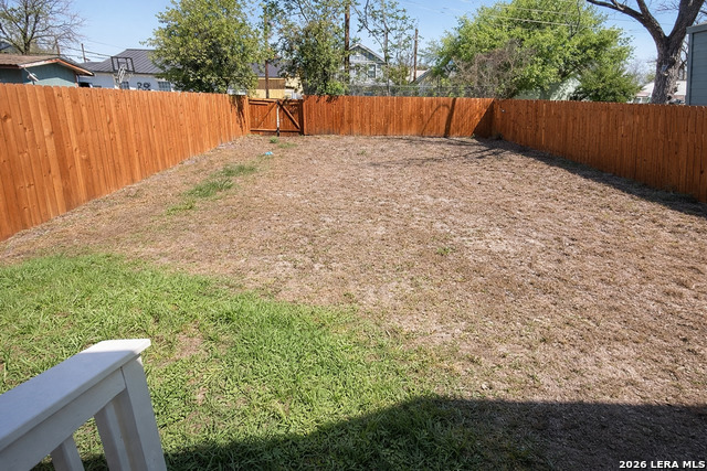 Image 9 of 12 For 1411 Lamar  