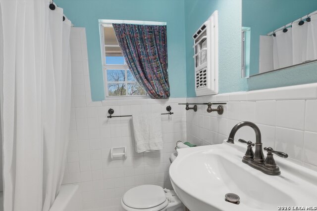 Image 14 of 25 For 702 Sumner Dr