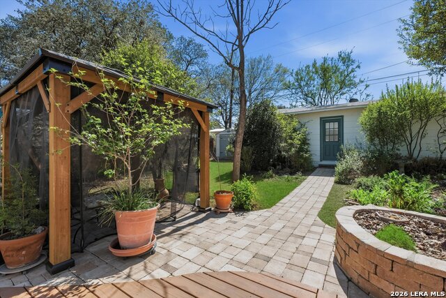 Image 21 of 25 For 702 Sumner Dr