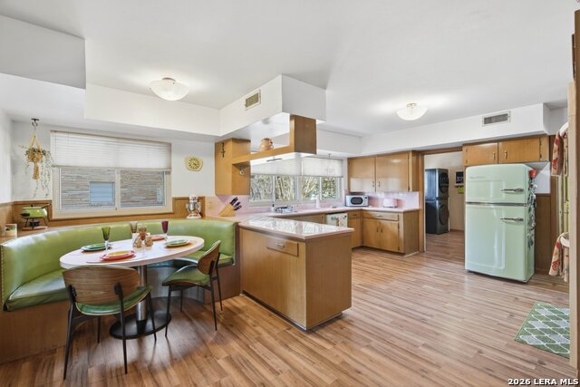 Image 16 of 38 For 103 Roleto Drive