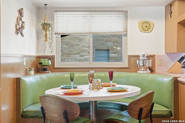 Image 17 of 38 For 103 Roleto Drive