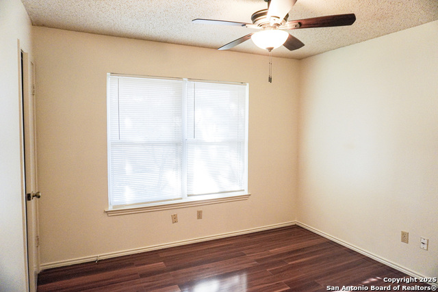 Image 8 of 13 For 189 Meadowland