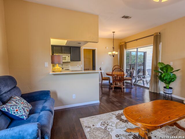 Image 4 of 22 For 1013 Chestnut St  C4