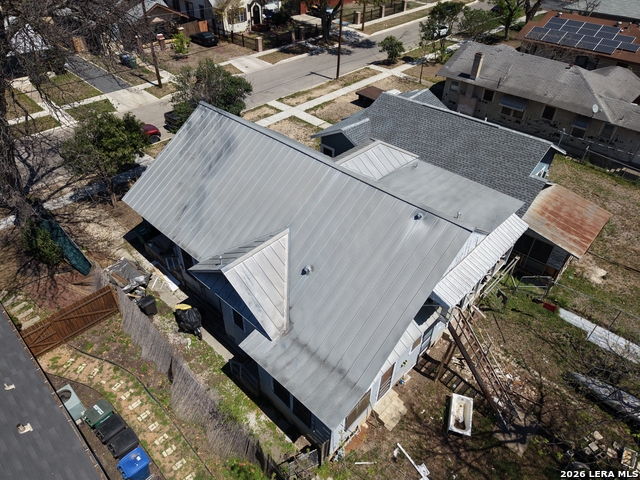 Image 4 of 11 For 230 Clifford