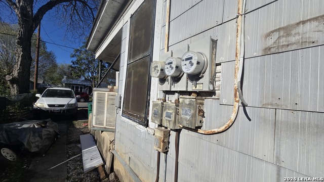 Image 7 of 11 For 230 Clifford