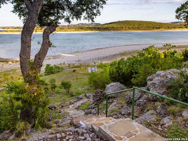 Image 9 of 47 For 874 Lakebreeze Dr