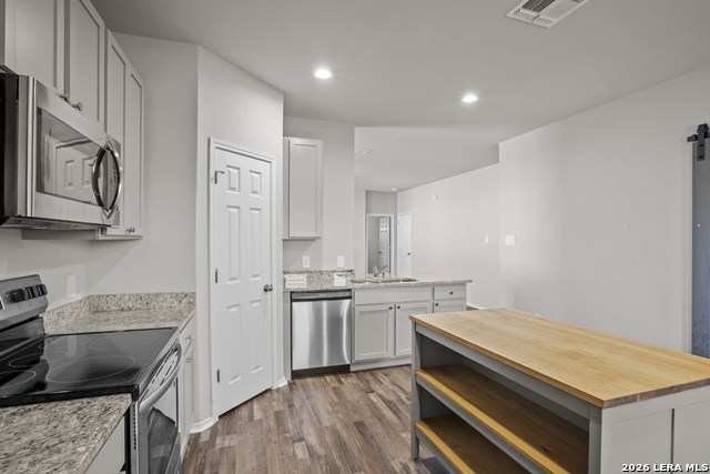 Image 9 of 27 For 7415 Capstone