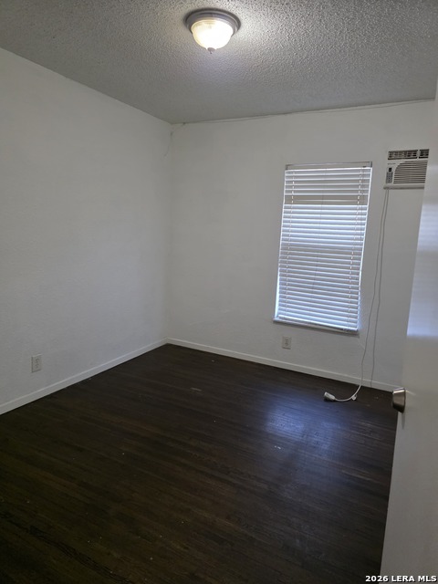 Listing photo id 8 for 527 Griggs  