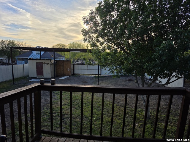 Listing photo id 11 for 527 Griggs  