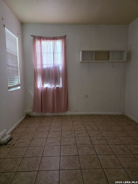 Listing photo id 12 for 527 Griggs  