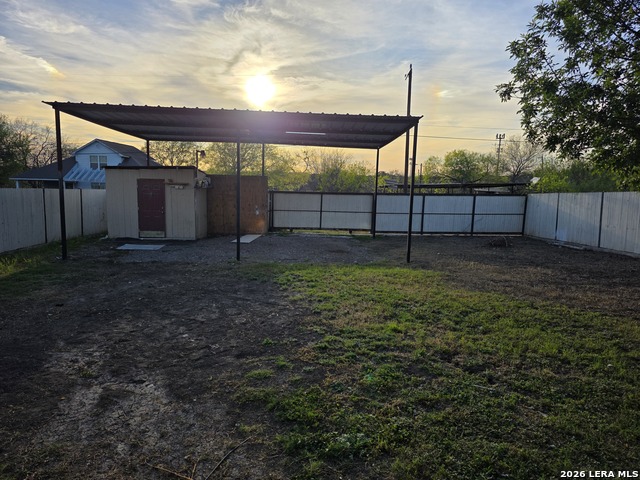 Listing photo id 2 for 527 Griggs  