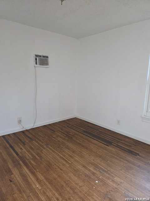 Listing photo id 6 for 527 Griggs  