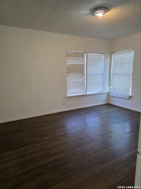 Listing photo id 7 for 527 Griggs  